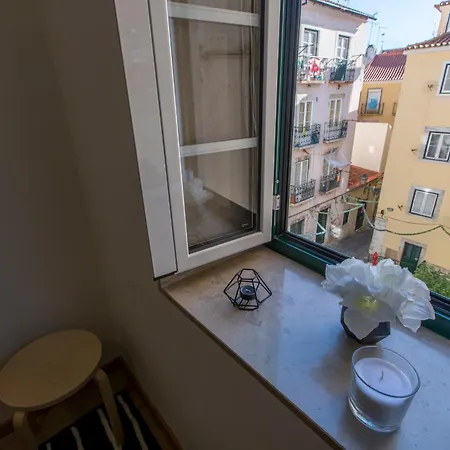Heart Of Alfama - Historic Tiny House Apartment Lisbon