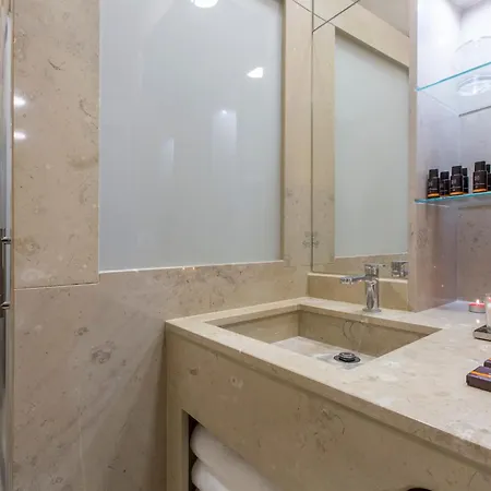 Heart Of Alfama - Historic Tiny House Lisbon